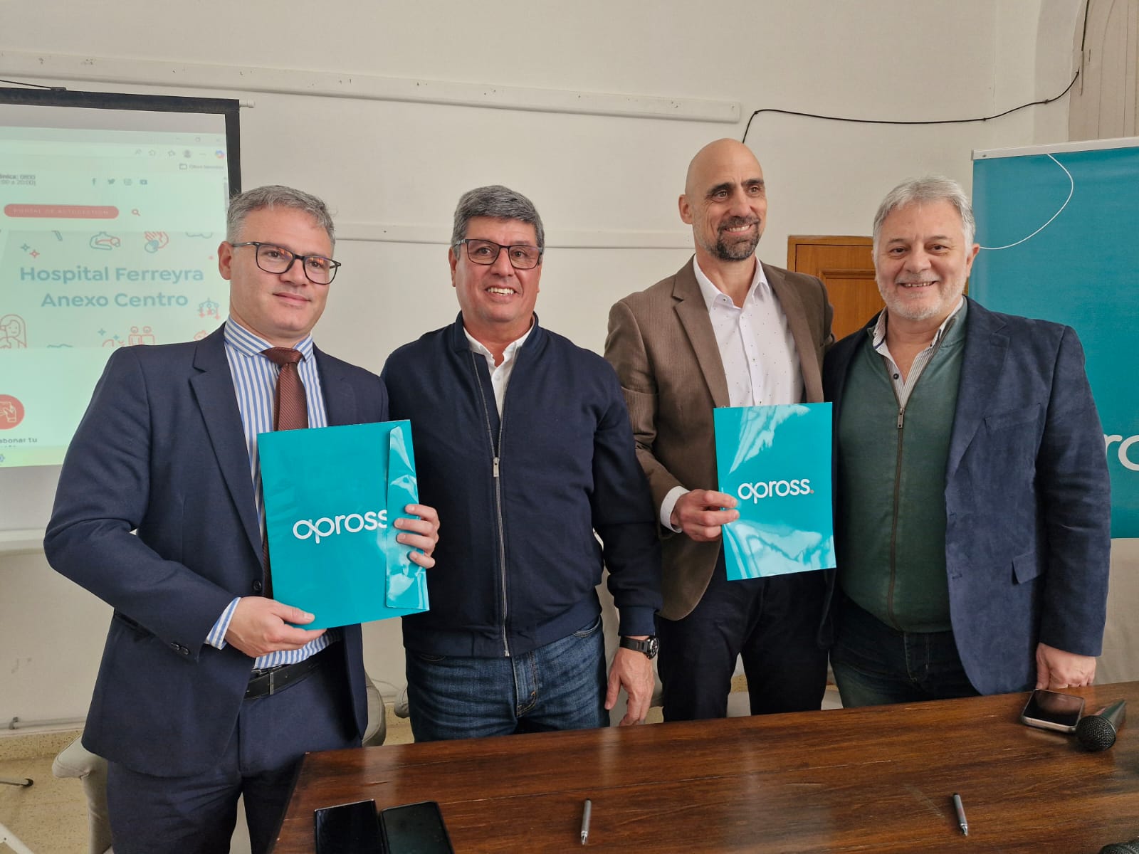 Firma de convenio entre Apross y la Municipalidad de Vicuña Mackenna 2